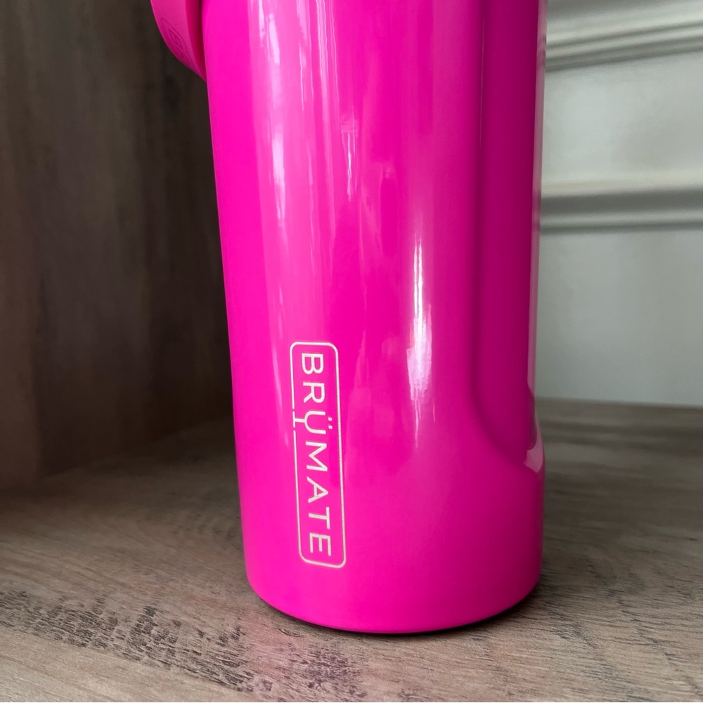 Brumate Vivid Magenta Multishaker - Picture 3 of 7
